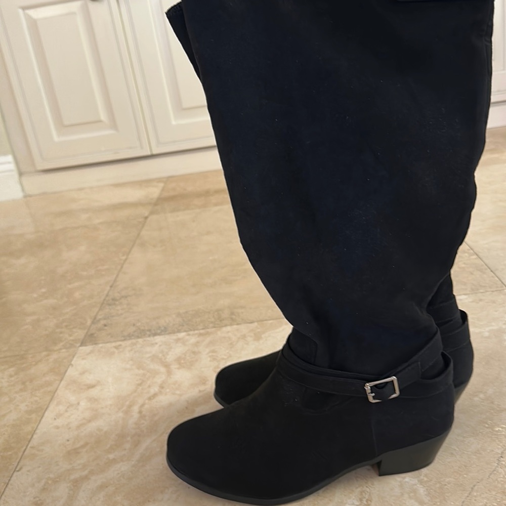 Knee high black long boots with silver buckle